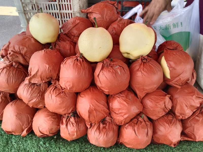 新鲜黄金梨上市，