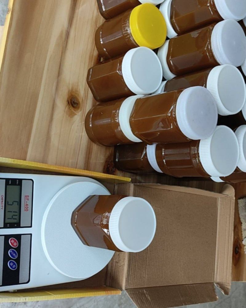 云南高海拔野生蜂蜜，一瓶一斤左右，先到先得，假一赔十