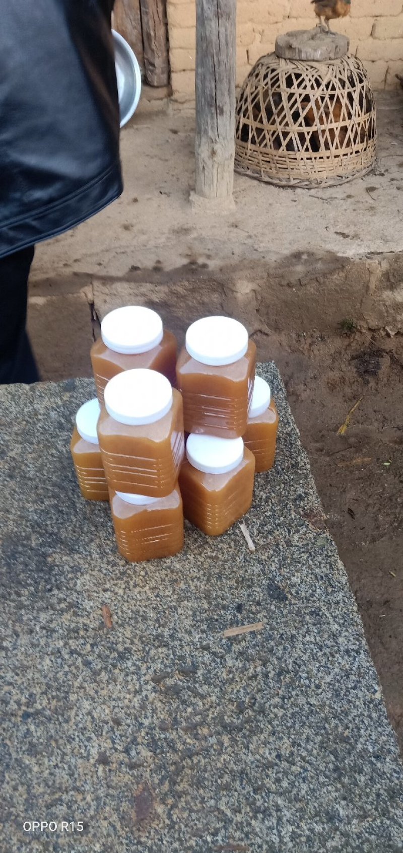 云南临沧大山里的野生蜂蜜，产地直发品质保证！