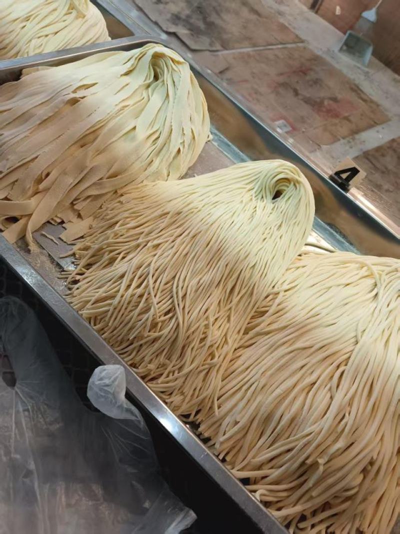新鲜手工长春面，原生态食材，口感Q弹，特惠，快来尝鲜