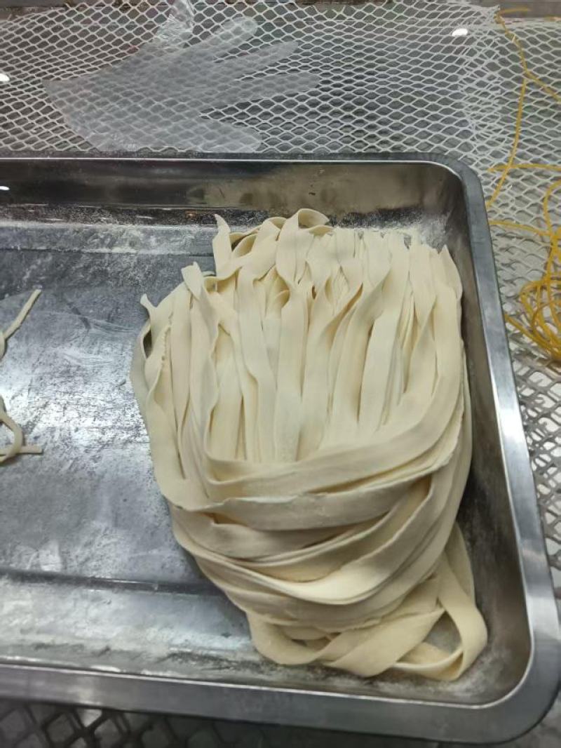 新鲜手工长春面，原生态食材，口感Q弹，特惠，快来尝鲜