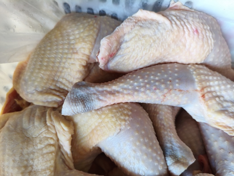 【老母鸡汤】两年的特级老母鸡，煲汤，食用都是很有营养的。