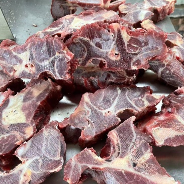 清真国产满肉牛脖骨质量嘎嘎好，随意切割支持走样，量大可谈