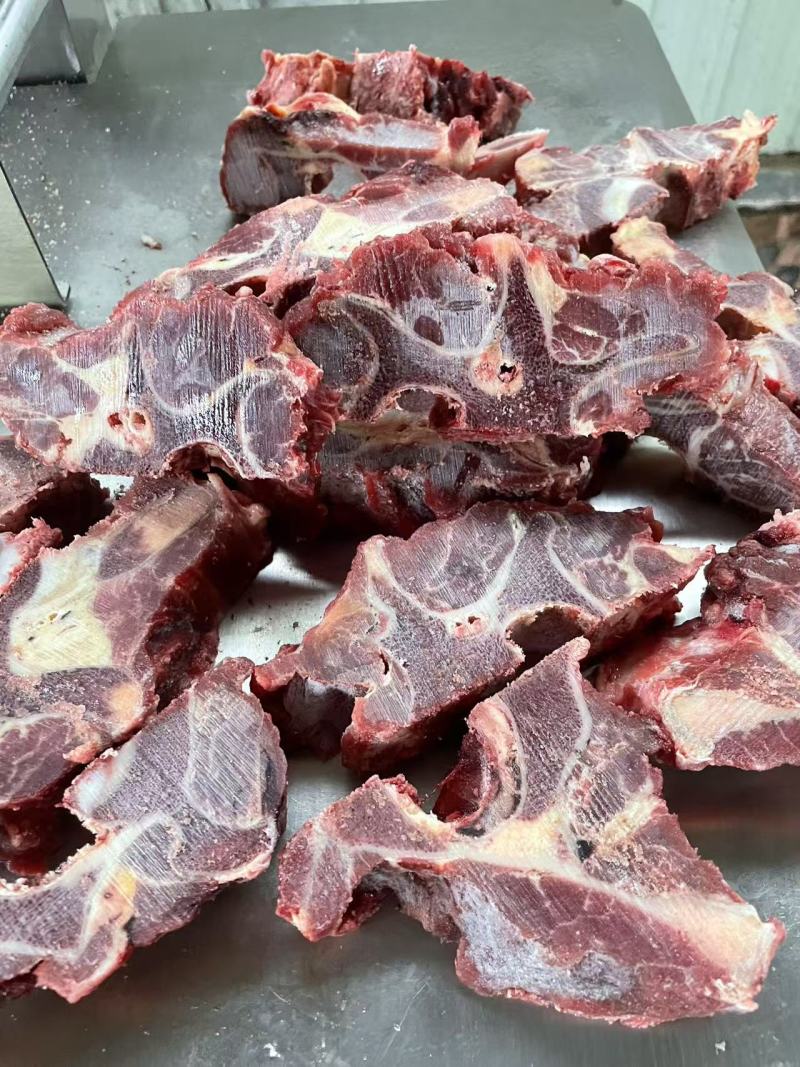 清真国产满肉牛脖骨质量嘎嘎好，随意切割支持走样，量大可谈