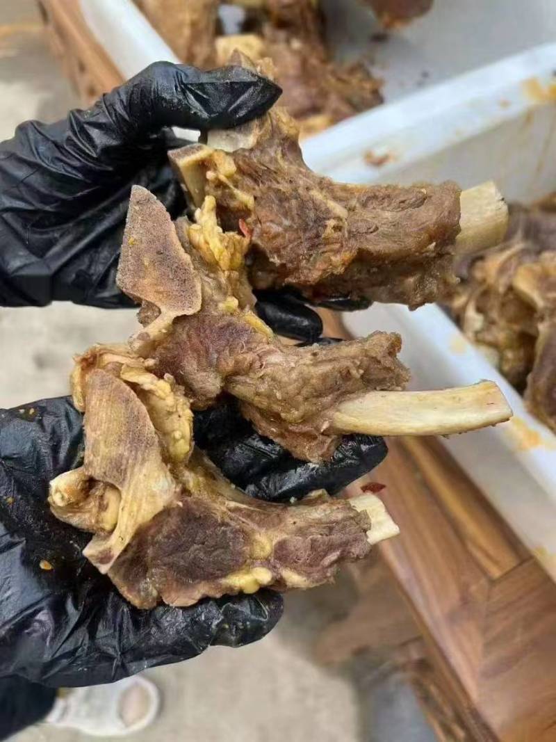 牛脊骨，肉多多的