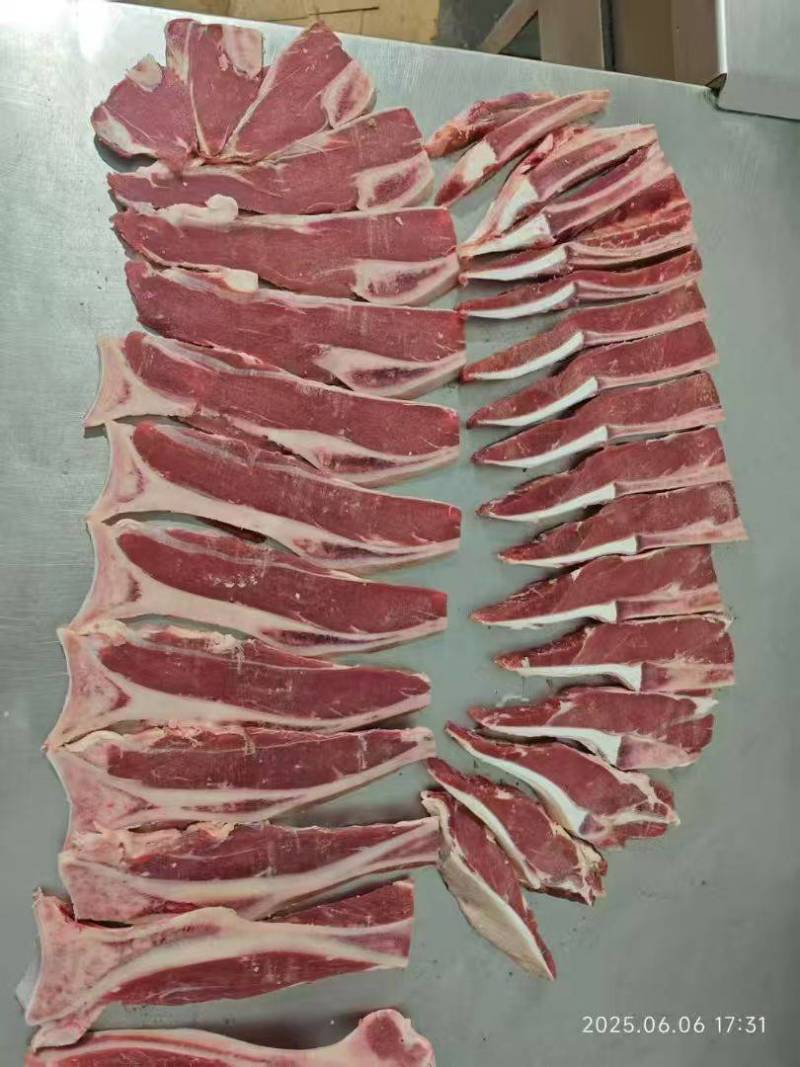 牛力骨，也叫牛扇子骨。带肉率55左右
