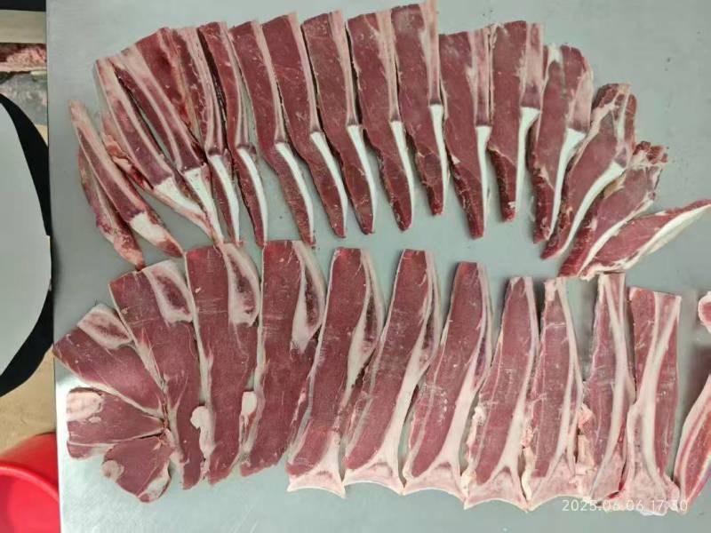 牛力骨，也叫牛扇子骨。带肉率55左右