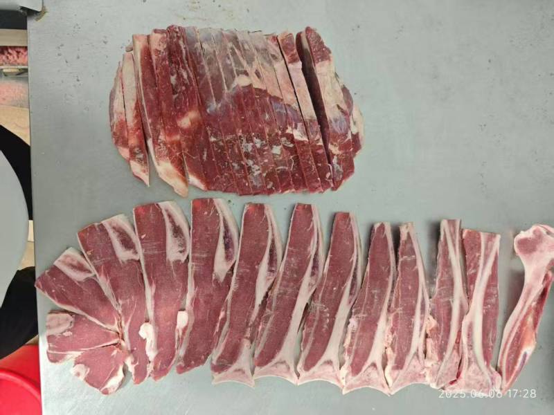 牛力骨，也叫牛扇子骨。带肉率55左右