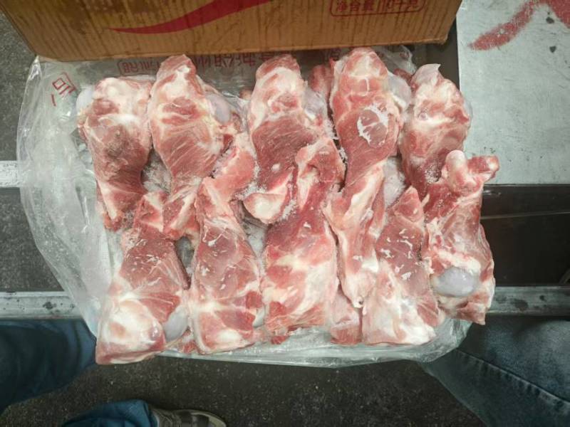 满肉大棒骨，含肉率百分之75。酱大骨专用，**推荐