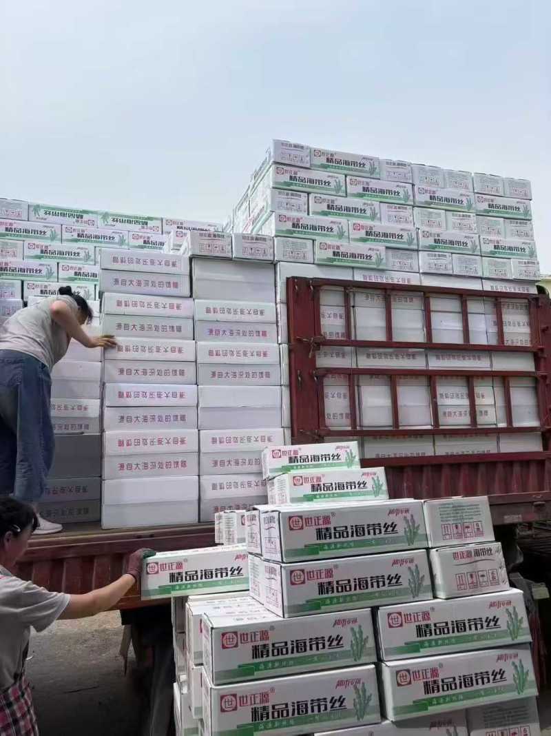 精品海带丝每包60克，50包/箱。
