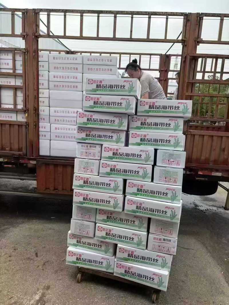 精品海带丝每包60克，50包/箱。