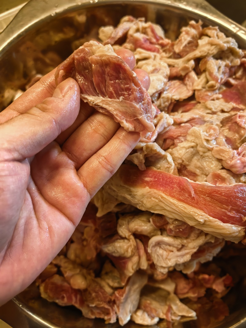 腿肉牛肉修下来的碎肉筋皮，牛碎肉碎牛肉