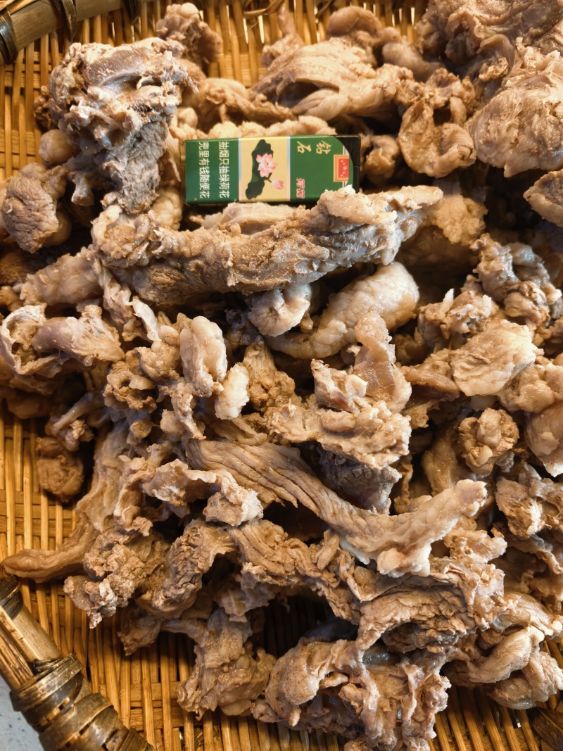 腿肉牛肉修下来的碎肉筋皮，牛碎肉碎牛肉