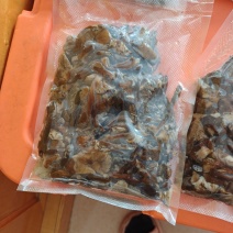 卖野生榛蘑鲜蘑。500g值1kg的一袋儿。