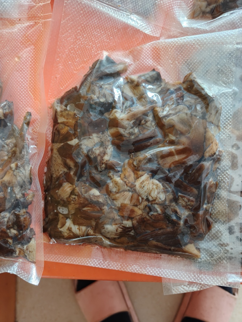 卖野生榛蘑鲜蘑。500g值1kg的一袋儿。