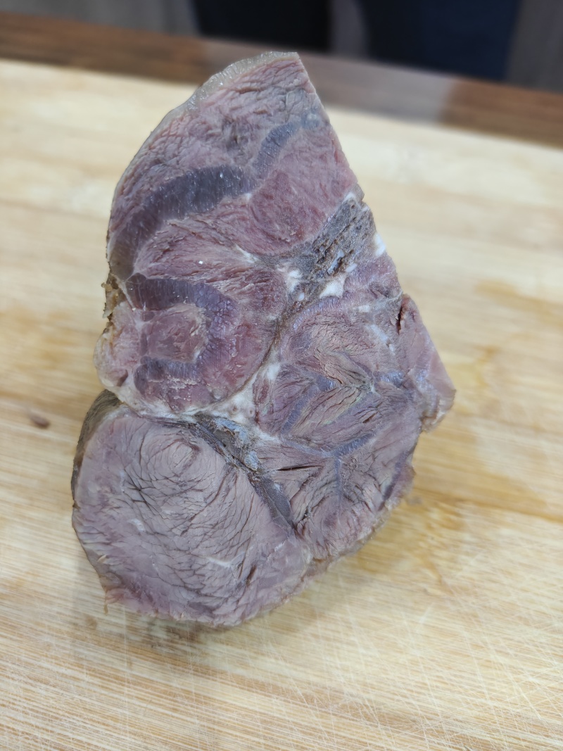 【熟牛肉】酱卤熟牛花腱，筋多块大，现卤现发，口感非常好