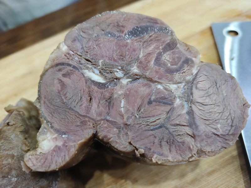 【熟牛肉】酱卤熟牛花腱，筋多块大，现卤现发，口感非常好
