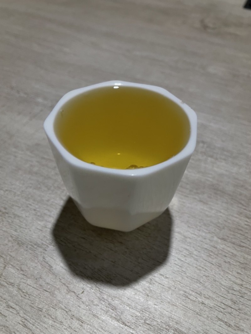 景东哀牢山荒野大树茶鸡嘴壳，普洱茶