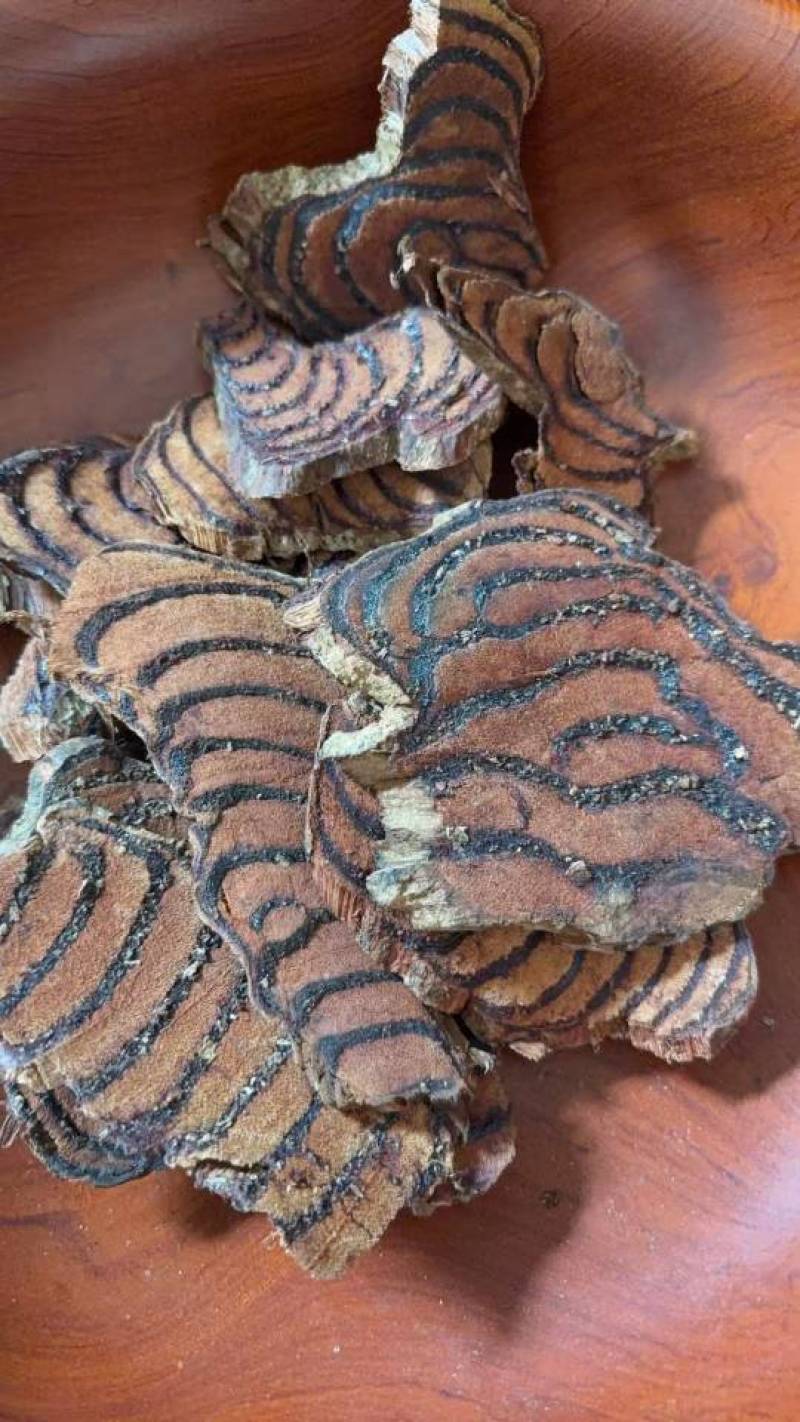 一手进口鸡血藤，长期有货，有实力的客商洽
