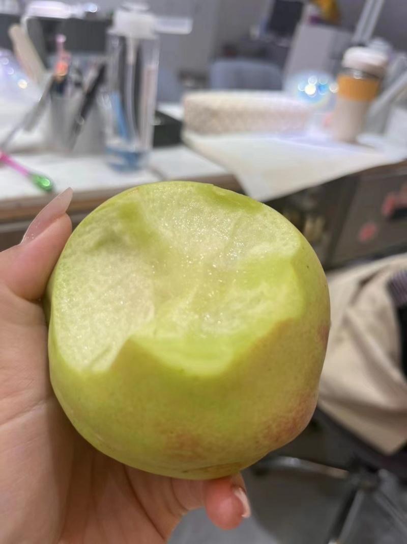 晚熟大青桃，口感脆桃无酸。