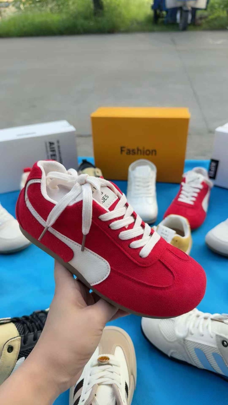德训女鞋按摩鞋垫，鞋子轻巧