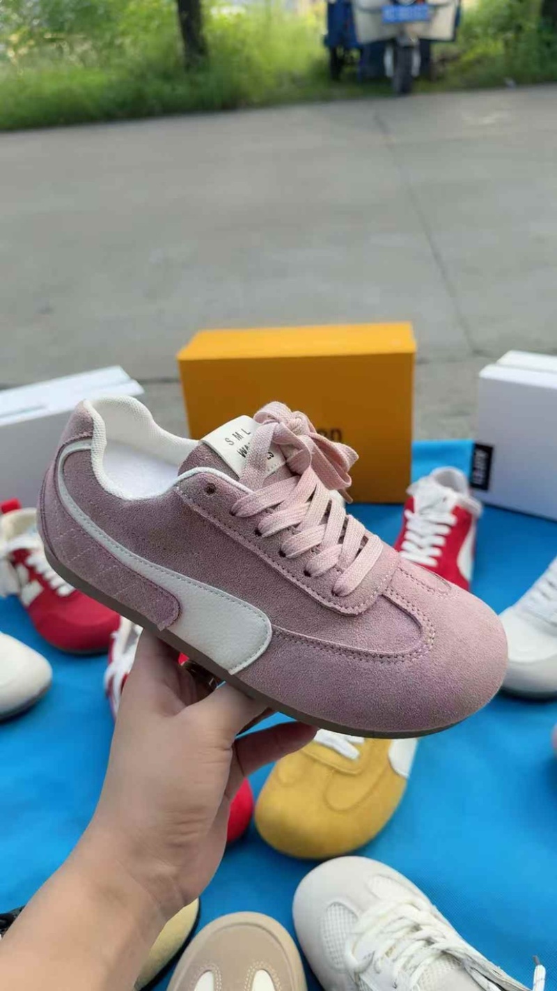 德训女鞋按摩鞋垫，鞋子轻巧