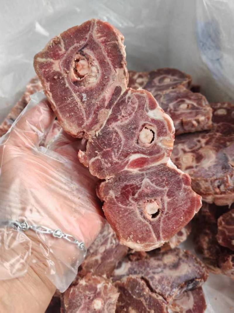 满肉羊脖骨，含肉率70左右，肉多多