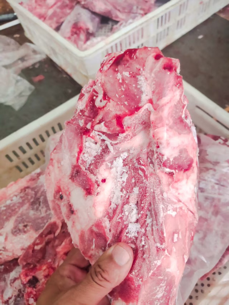 满肉猪颈骨，可代替牛脖骨