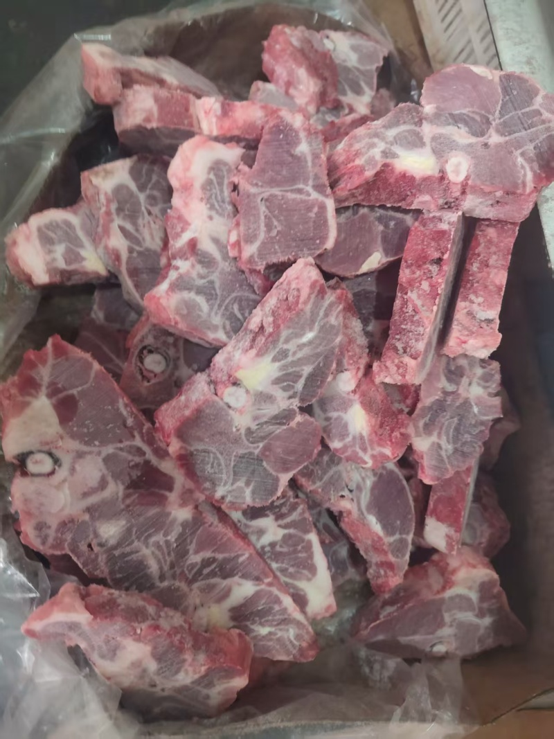 满肉猪颈骨，可代替牛脖骨