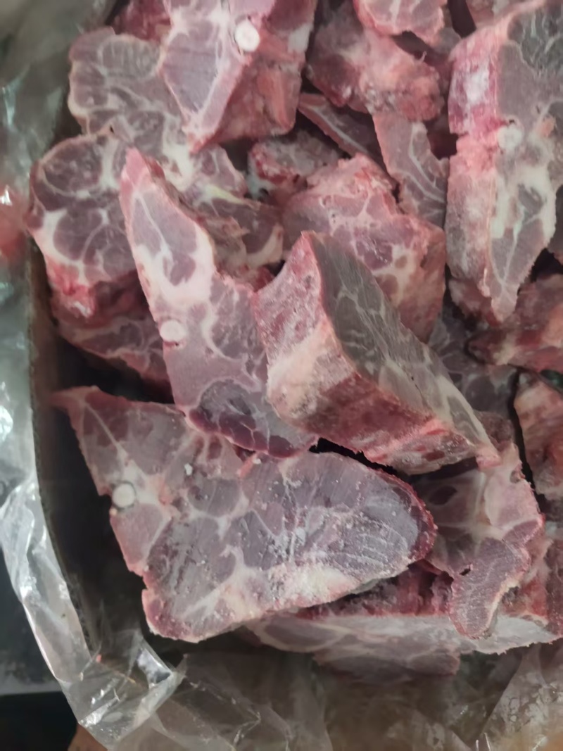满肉猪颈骨，可代替牛脖骨