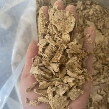 玉米饼：蛋白11-17，脂肪6，水分8
