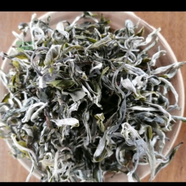 普洱茶小树，大叶烘青，口感好，汤色清亮回甘持久，精品散茶