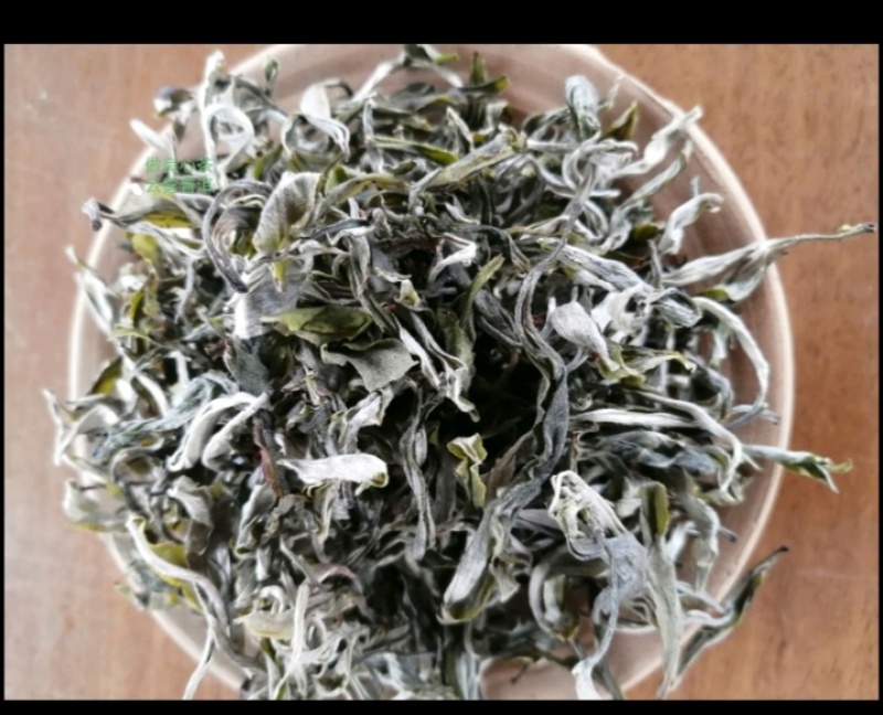 普洱茶小树，大叶烘青，口感好，汤色清亮回甘持久，精品散茶