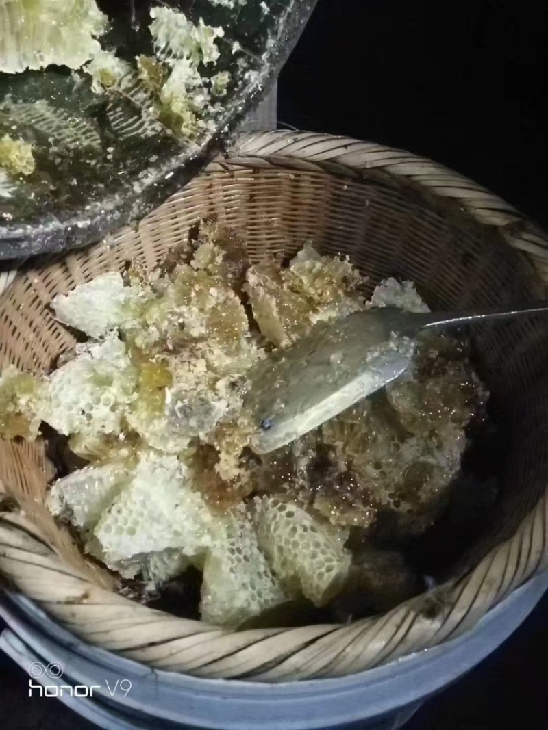 正宗土蜂蜜大量供应产地直发价格优惠关系下单品尝