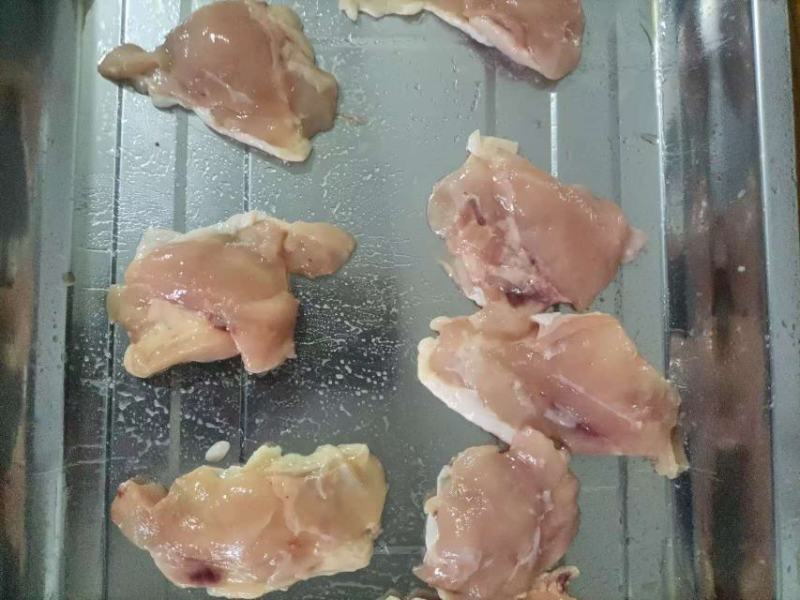 加工冷冻鸡背肉，翅中，翅尖，翅根，接受去骨，切块按需包装