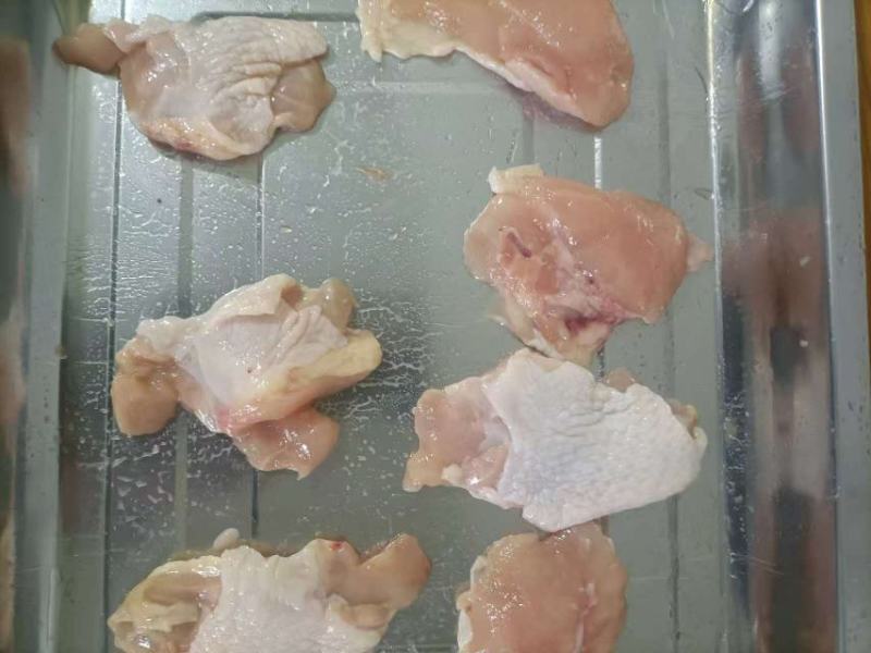 加工冷冻鸡背肉，翅中，翅尖，翅根，接受去骨，切块按需包装