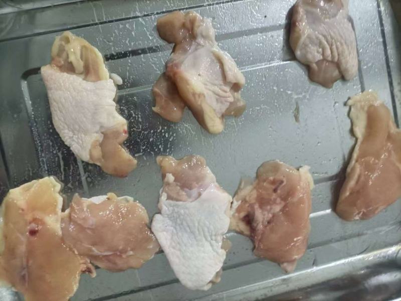 加工冷冻鸡背肉，翅中，翅尖，翅根，接受去骨，切块按需包装