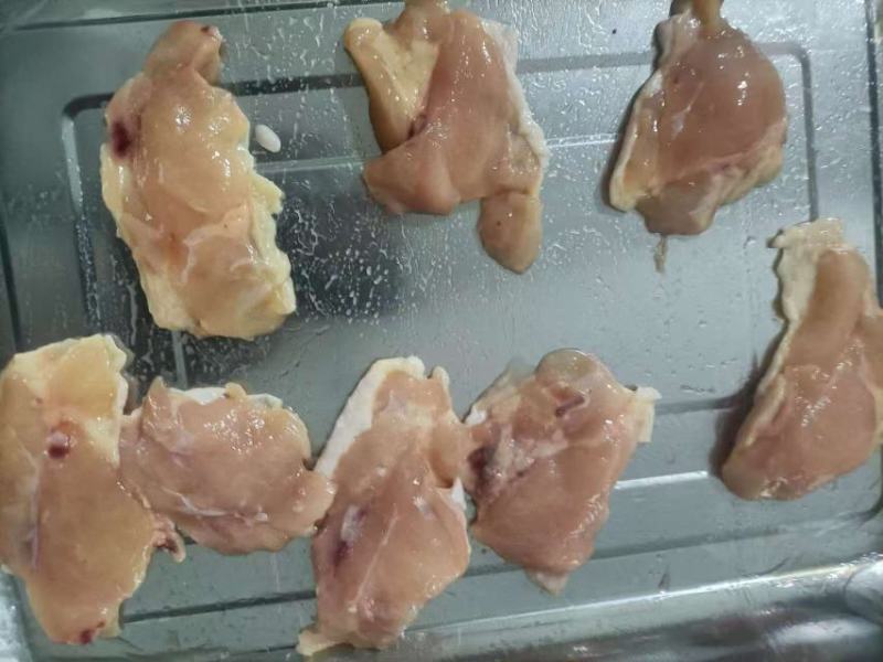 加工冷冻鸡背肉，翅中，翅尖，翅根，接受去骨，切块按需包装