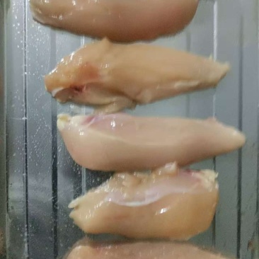 鸡小胸，按需加工鸡腿，鸡翅，鸡爪，按需去骨，切块包装
