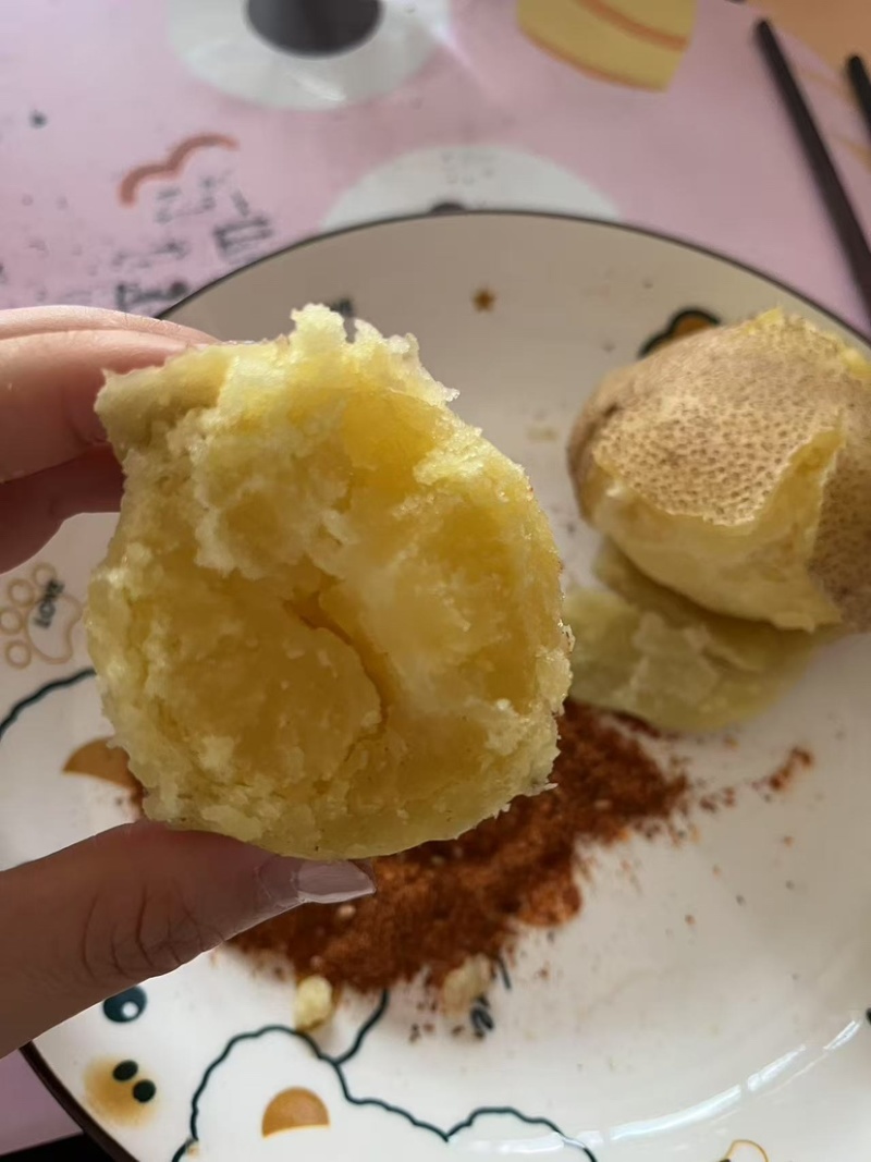 甘肃沙地黄心土豆三两以上，需要联系