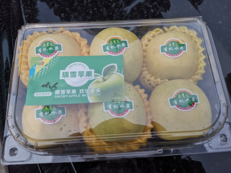 销售自产苹果，品种有明月、福丽、瑞雪、维纳斯黄金等