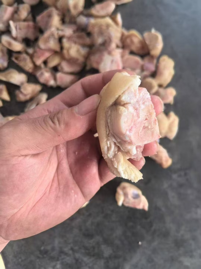 火烧毛猪蹄块
