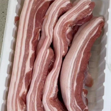 带皮五花肉条，肥瘦相间！缓化后个鲜品没什么区别！
