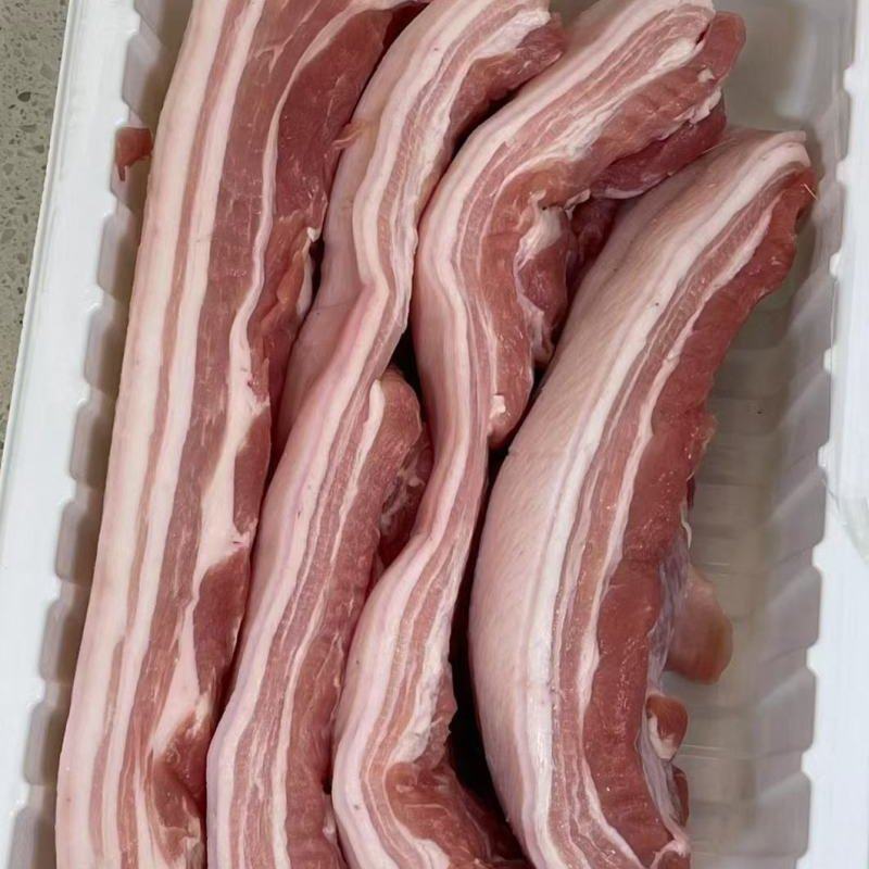 带皮五花肉条，肥瘦相间！缓化后个鲜品没什么区别！