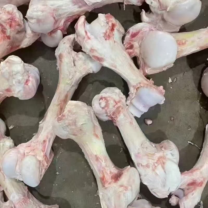 熬汤牛棒骨