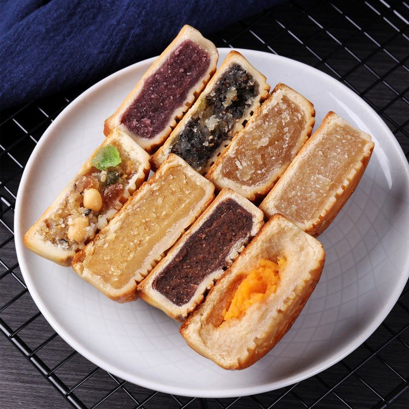 中秋月饼礼盒装广式月饼多口味莲蓉蛋黄五仁豆沙水果味团购送