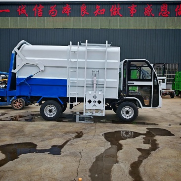电动四轮挂桶垃圾车
