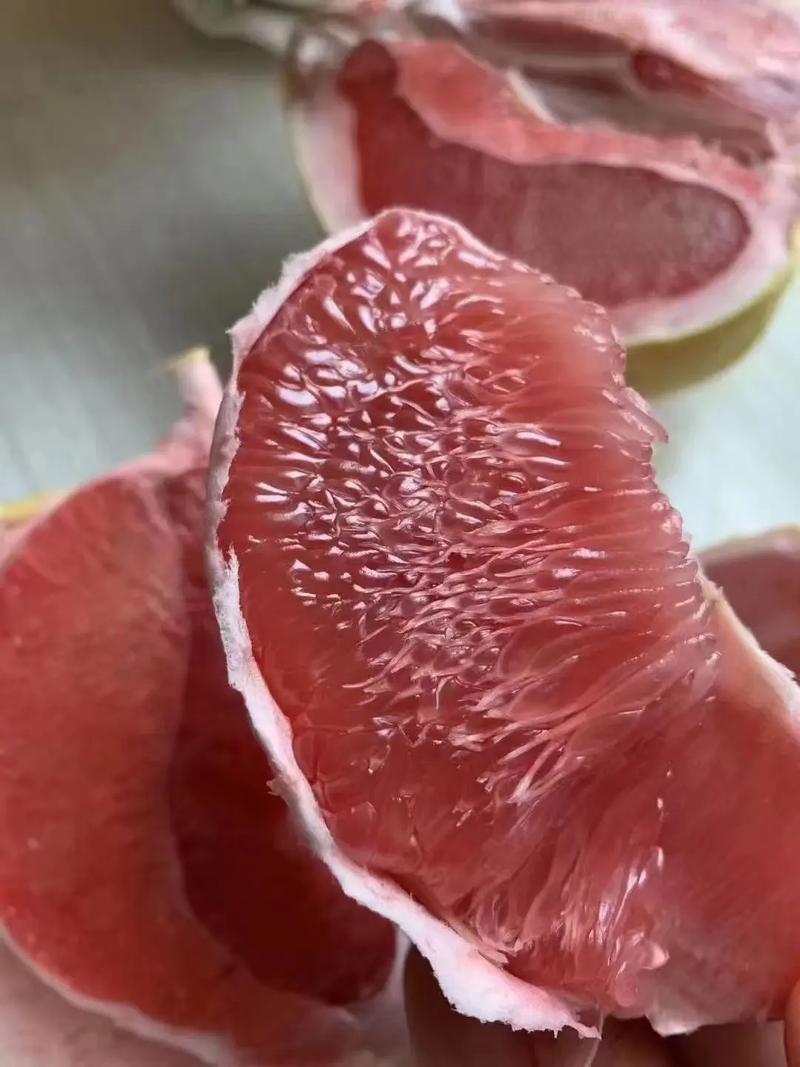 福建平和琯溪红心柚子，果面干净，水分充足，一手货源