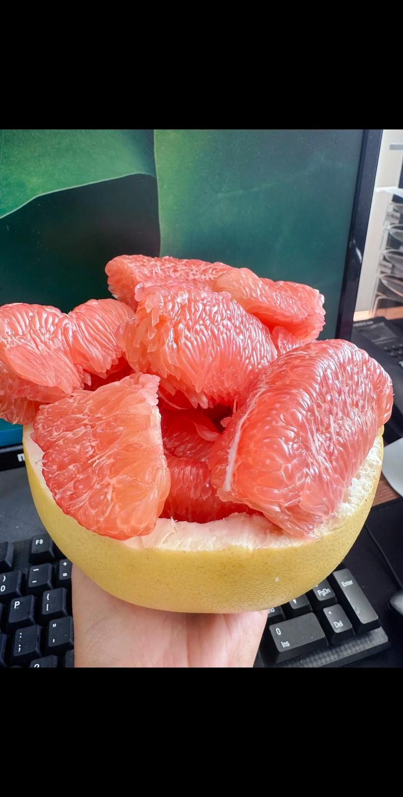 福建平和琯溪红心柚子，果面干净，水分充足，一手货源