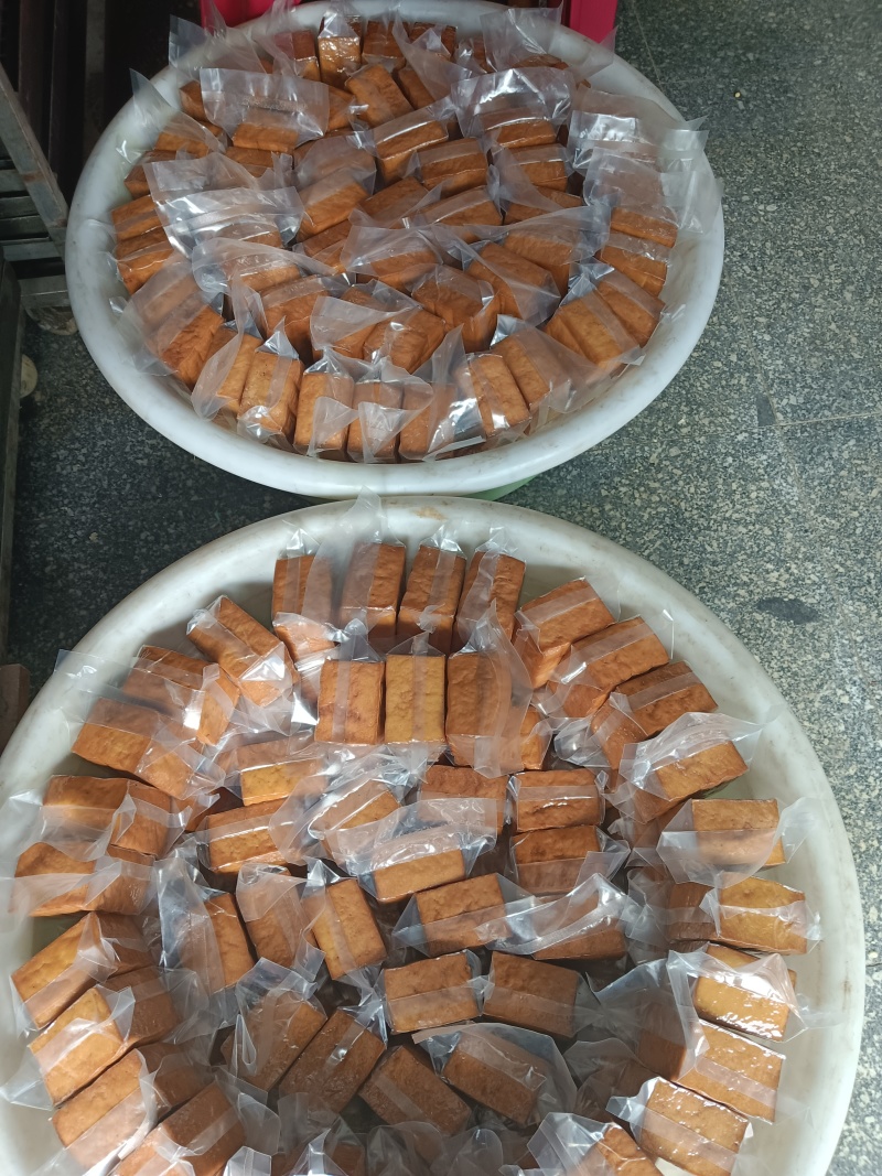 柴火烟熏酸汤豆腐贵州特产农家自制香干腊火熏炒菜卤煮凉菜